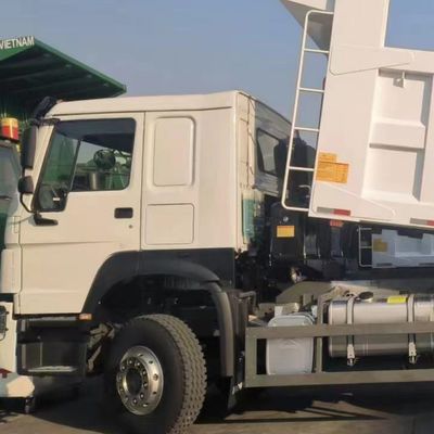 주문 10 바퀴 용량 25-30톤 HOWO 6X4 덤프 트럭 연료 탱커 300L 5600X2300X1500 타이어 7.00r16 6+1 예비 타이어 사용자 정의 좌우 운전 online manufacture