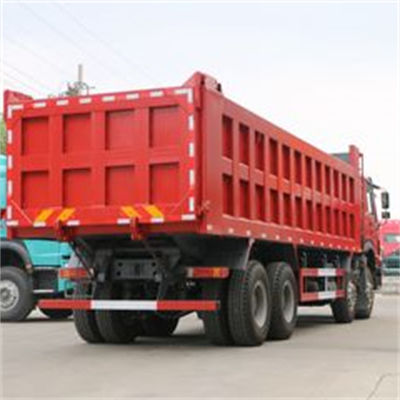 좋은 가격 Howo 8x4 380 hp 유로 II 배출량 표준 300L 탱크와 9tons 앞축 부하 용량 온라인으로